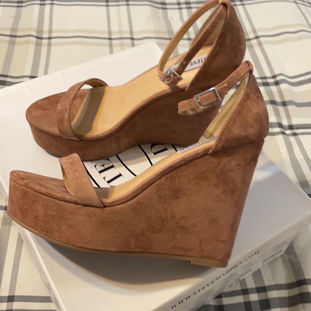Steve Madden tan platform wedges